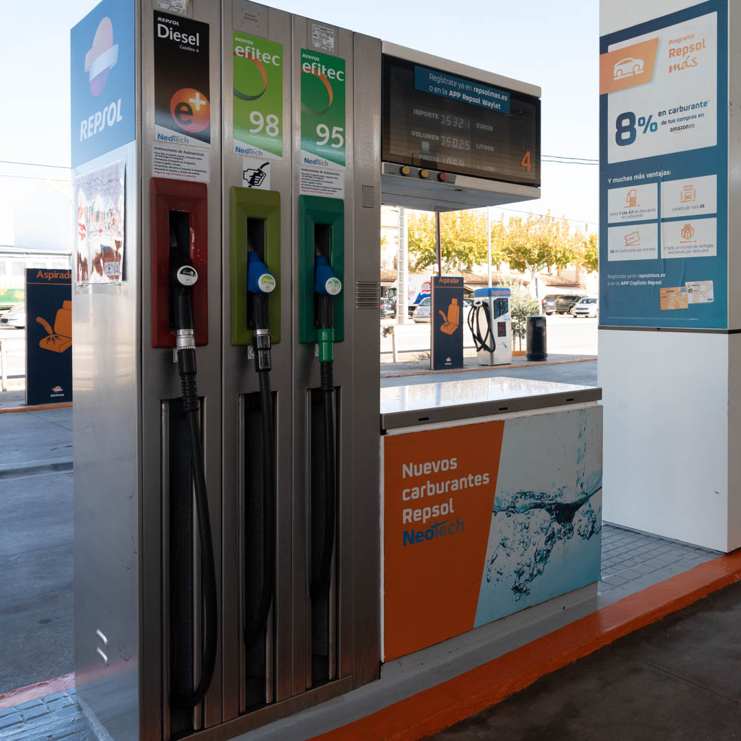 Gasolinera tienda lavadero parking Manzanares Membrilla